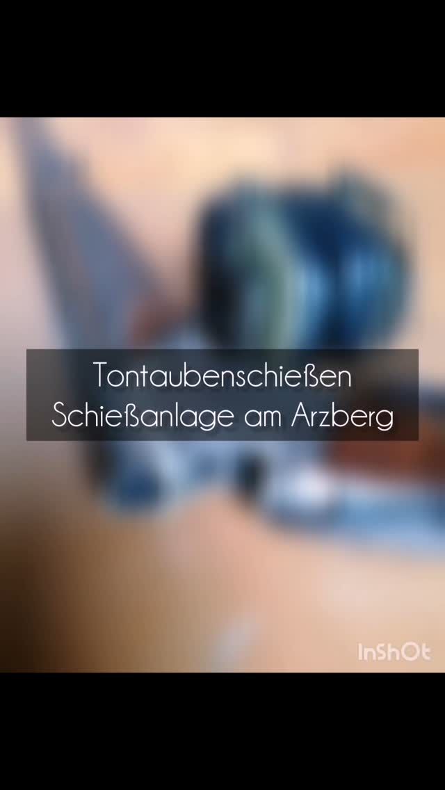 Nachdem wir leider den 1. Termin zum Tontaubenschießen absagen mussten, hat es heute geklappt.
Wetter perfekt - nicht zu warm, nicht zu kalt.
Stimmung super - Üben soll ja auch Spaß machen.
Zwei Termine gibt es noch, für alle die heute keine Zeit hatten.
Nächste Möglichkeit zu einem aktiven Vereinsleben beizutragen ist am Sonntag, den 03. August, Übungsschießen auf den laufenden Keiler.
.
.
#jagd #jäger #jägerin #schießanlage #tontaubenschießen #übungsschießen #übungmachtdenmeister #flinte #vereinstermin #vereinsleben #kameradschaft #schießstand #